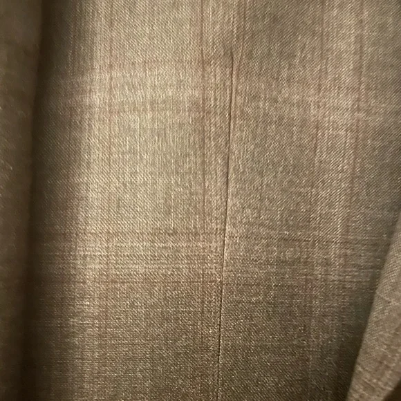 Brand new never worn single-breasted modern charcoal suit. Size 44R. - Picture 2 of 4